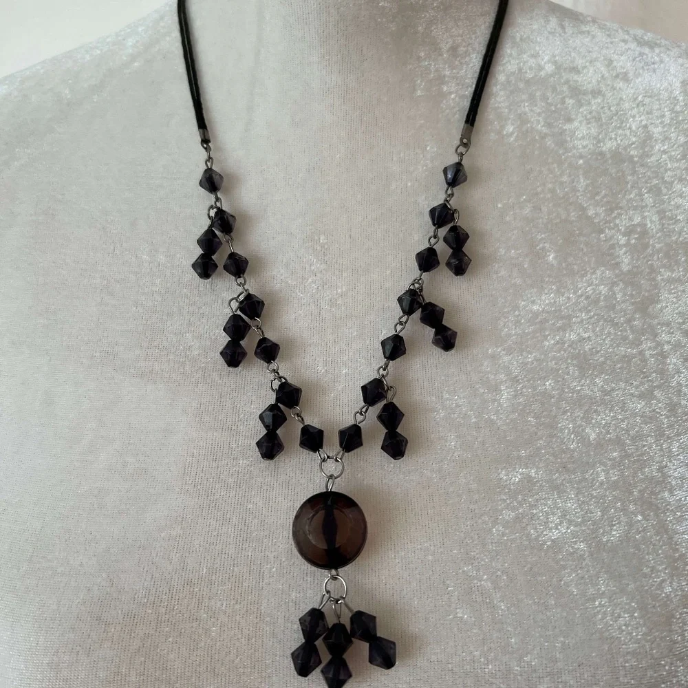 VINTAGE: Black Beaded Chain Necklace - Adjustable Length - Picture 2 of 7